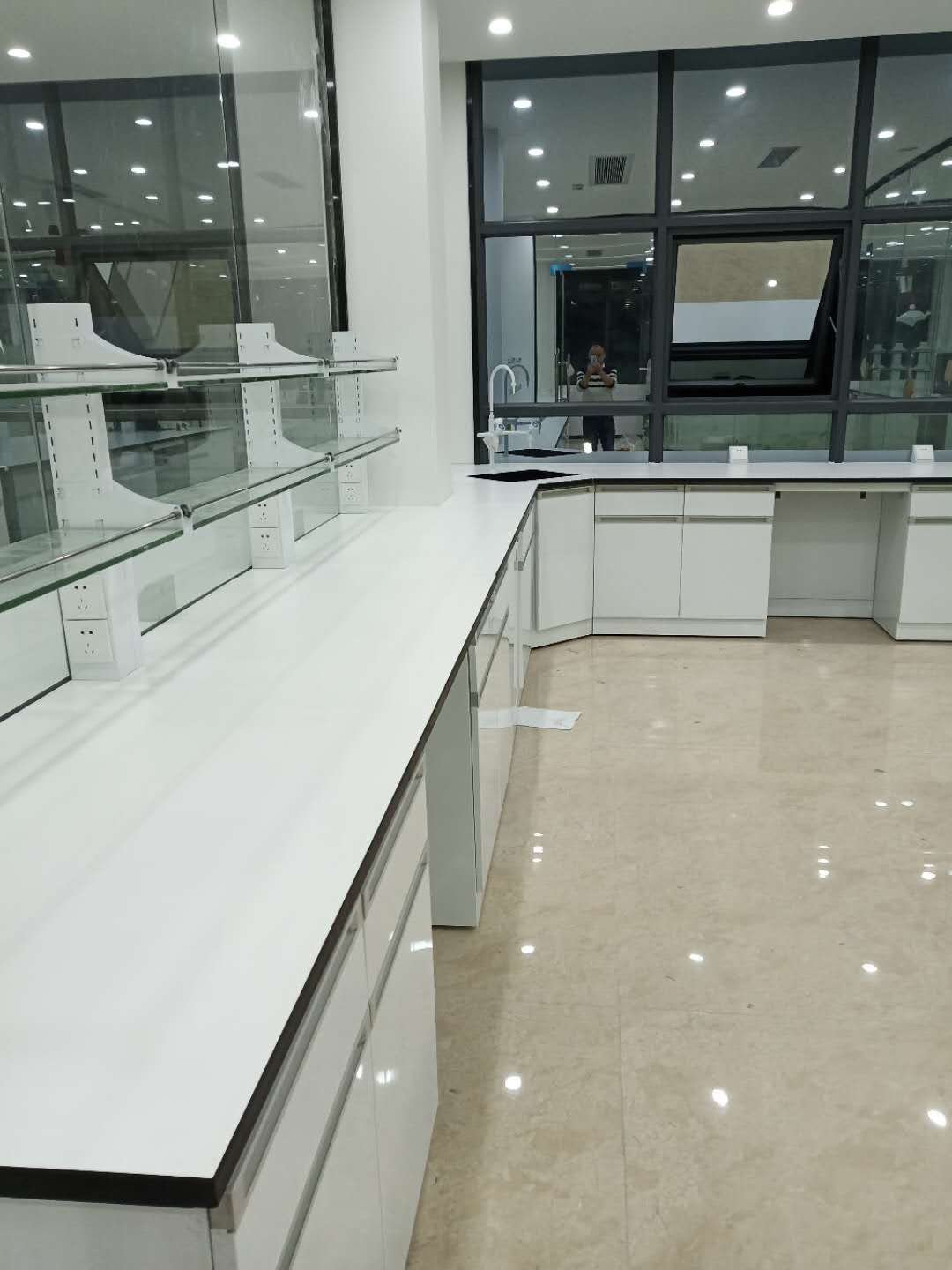 floor mouted lab bench (6)